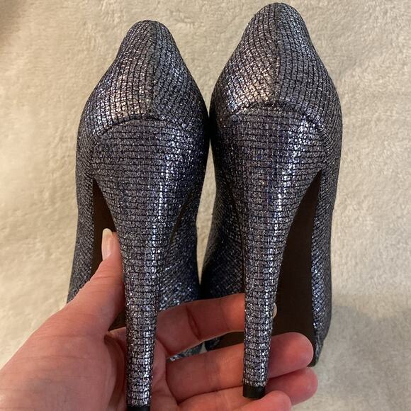 Vera Wang Selima Silver Gunmetal Metallic Peep Toe Platform Heels Size 8 - Picture 3 of 7